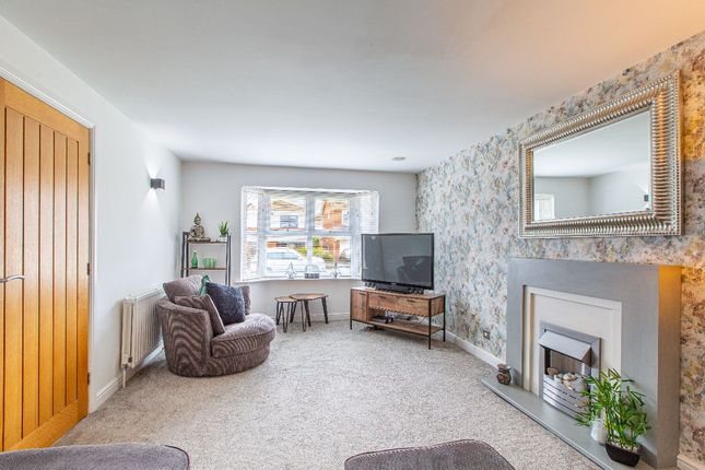 3 Adwalton Green, Drighlington photo 2