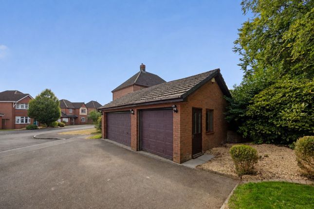 7 Lister Close, Pontypridd photo 4