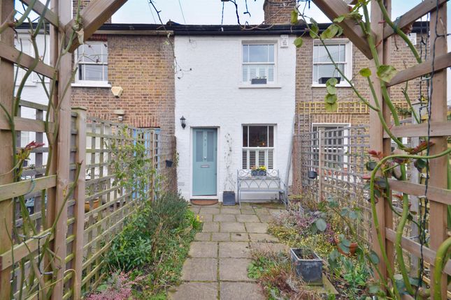 2-bed house on 2, Thorne Passage, London, £3,000/mo