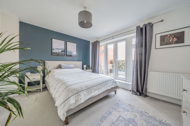 1 Heron Close, Chichester photo 4