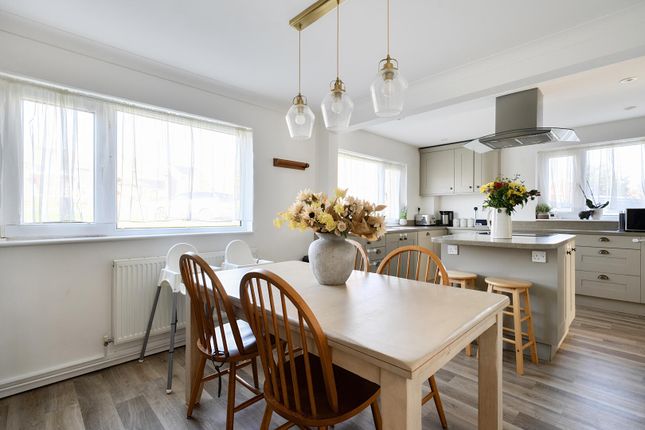141, Avon Road, Devizes photo 4