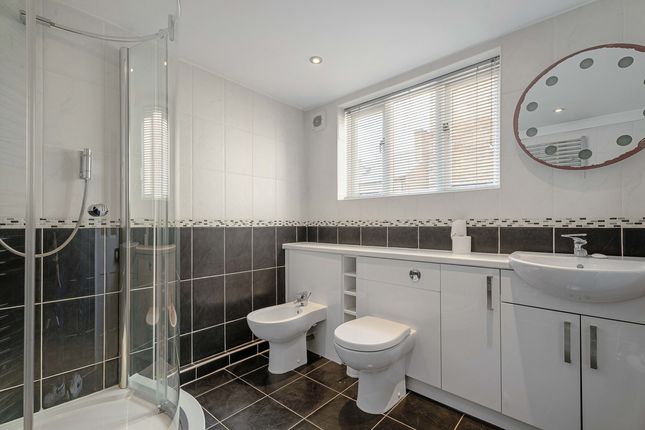 Town house for sale in Clarendon Square, Leamington Spa