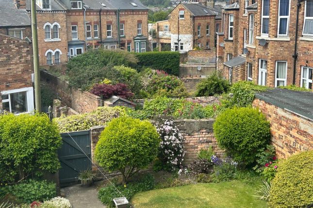Flat 2, 5, Albion Crescent, Scarborough photo 4