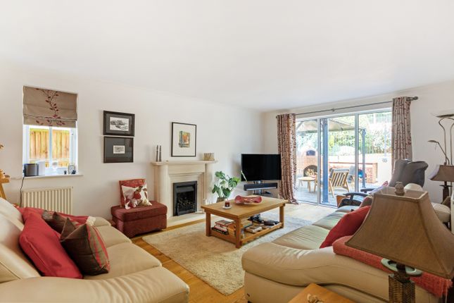 32, Cottrell Close, Hungerford photo 3