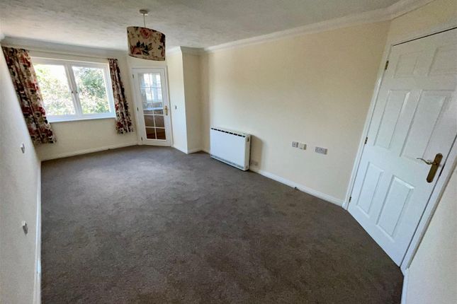 29, Castle Lodge, Gladstone Road, Chippenham photo 2