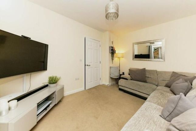 4, Salters Close, Grimsby photo 4