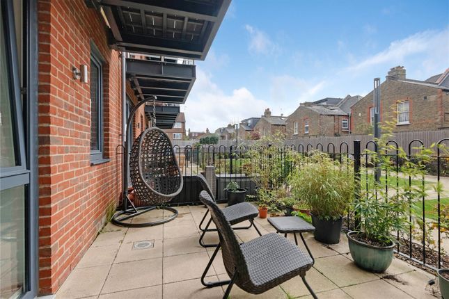 Flat for sale in Colonnade Gardens, London