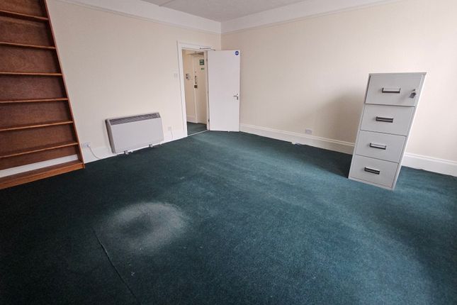 Town house to rent in High Street, Poole