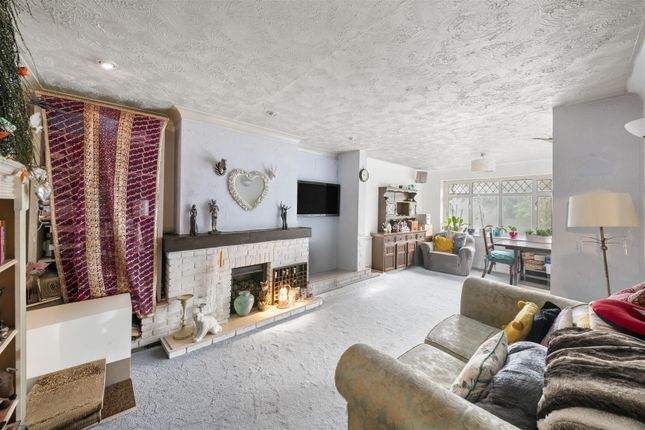 15, Gerrard Gardens, Pinner photo 4