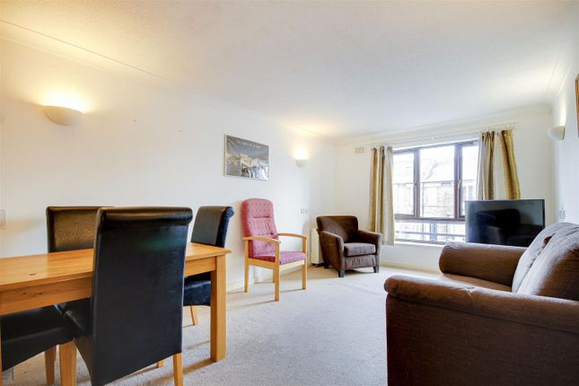 20 Borrowdale Court, Gordon Hill, Enfield photo 2