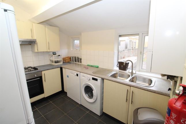 6-bed house on Woodville Road, Cardiff, £3,450/mo