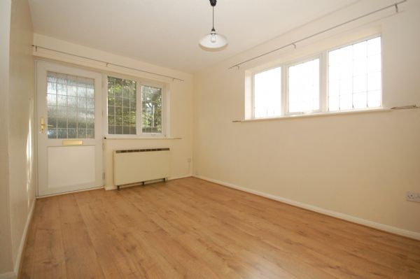 59 Warren Avenue, Leicester, Leicester photo 4
