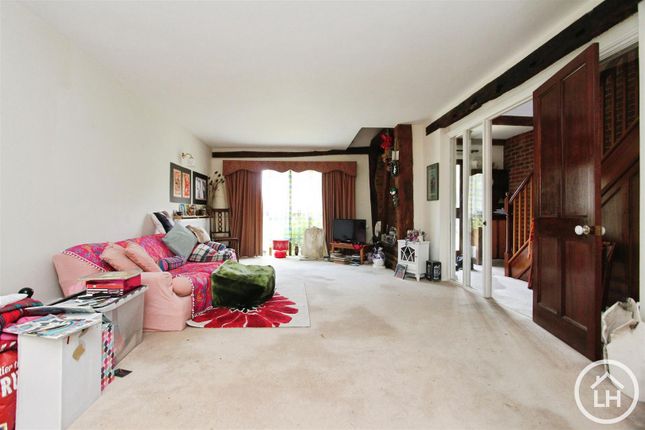 4, Barn Close, Sittingbourne photo 2