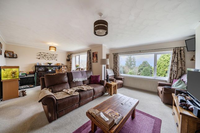 34, Orchard Leaze, Dursley photo 2