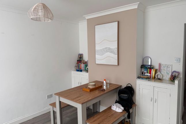 6 Stanley Road, Cowes photo 5