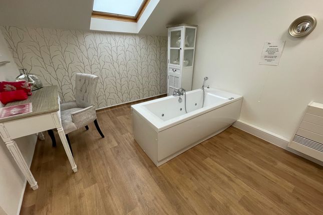 Flat for sale in Cable Drive, Helsby, Cheshire