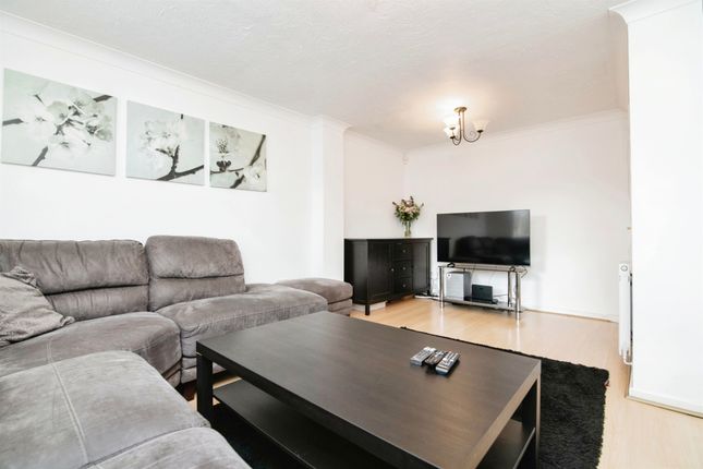 End terrace house for sale in Star Close, Tipton