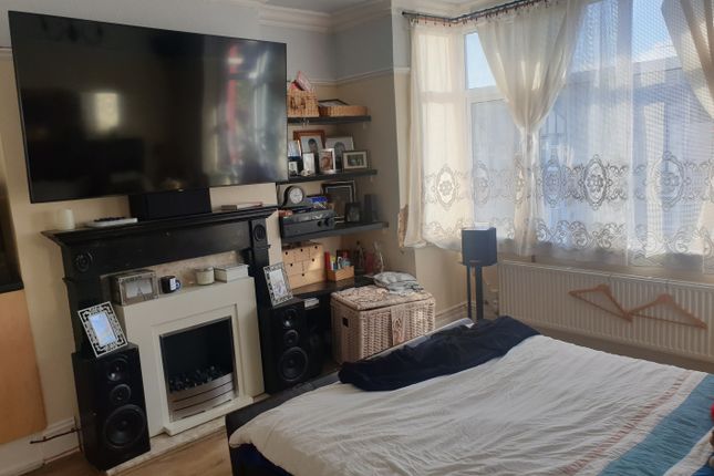 Semi-detached house for sale in Talbot Road, Luton