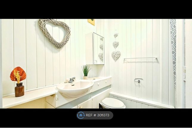 Capstan Close, Romford photo 5