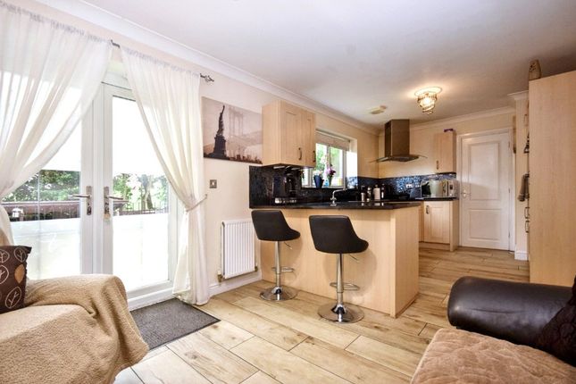 59, First Avenue, West Yorkshire photo 4