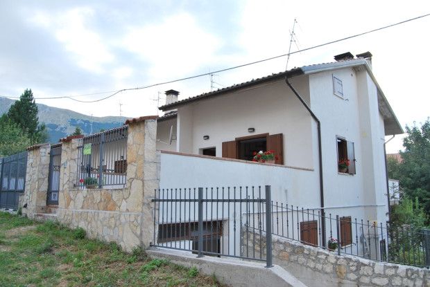 Thumbnail End terrace house for sale in Sant\'eufemia A Maiella, Pescara, Abruzzo