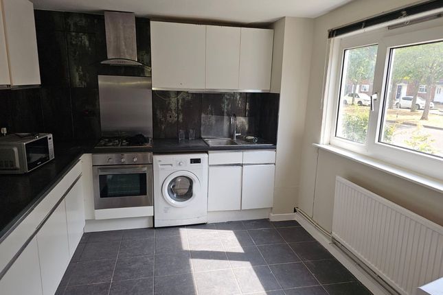 33 Braybourne Close, Uxbridge photo 2