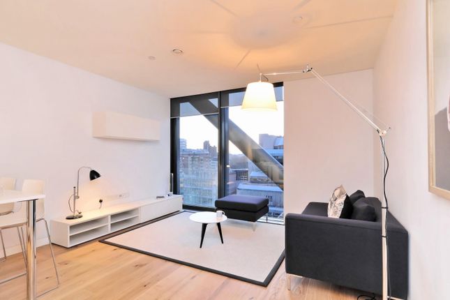 Flat to rent in Neo Bankside, Holland Street, Southbank, London
