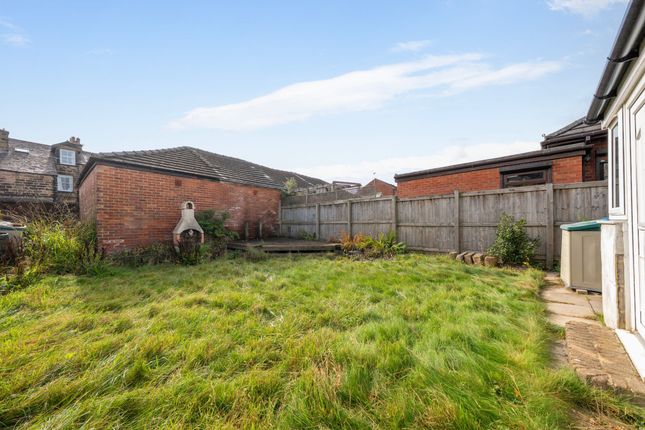 5 Roberts Crescent, Harrogate photo 3
