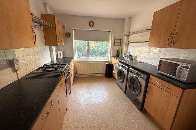 56A, Park Lane, Wallington photo 2