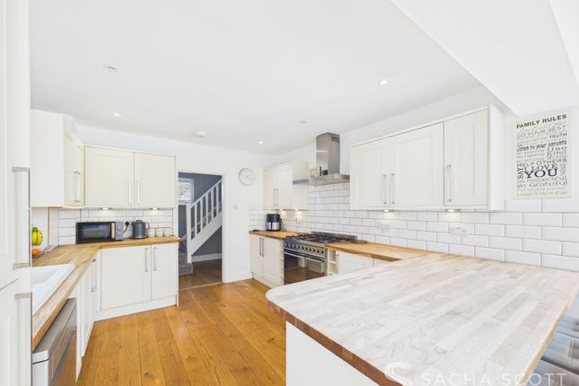 4 Parsonsfield Close, Banstead photo 4