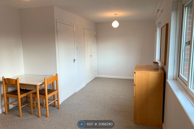 Flat, Youngbridge Court Redlands Lane, Fareham photo 4