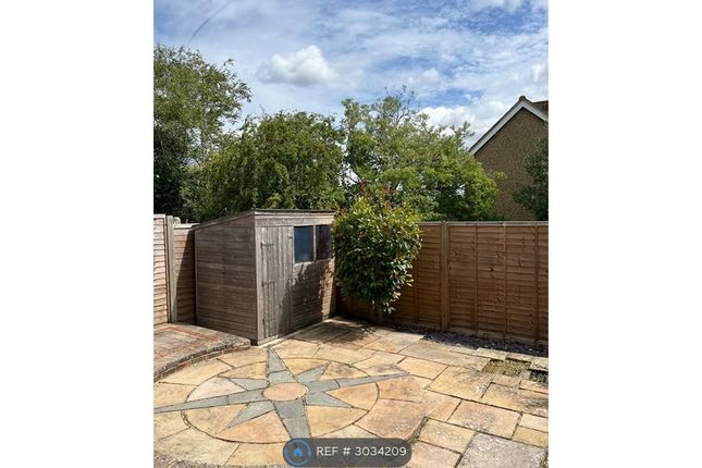 Willis Close, Epsom photo 2