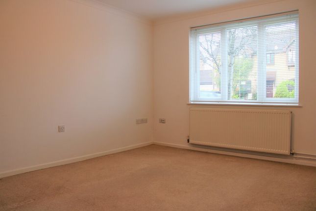 61, Laburnum Way, Yeovil photo 2