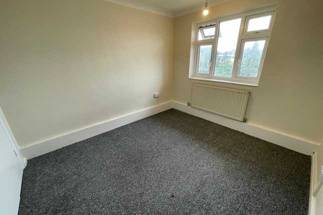 6, Shakespeare Square, Hainault photo 5