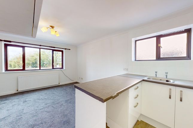 Flat to rent in Travis Court, Shadyside, Doncaster