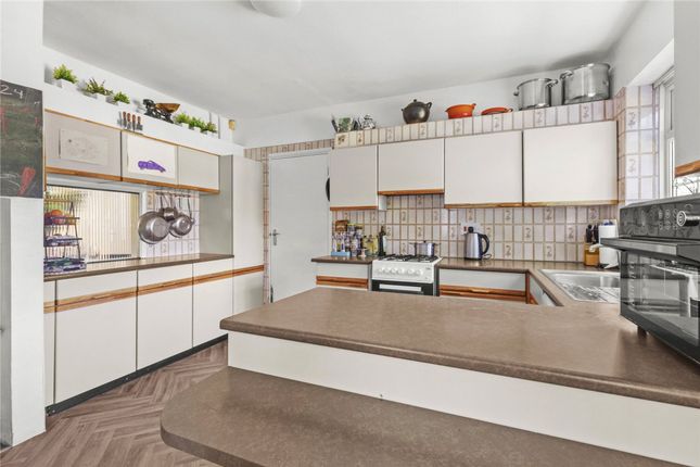 75 Hamilton Road, High Wycombe photo 2