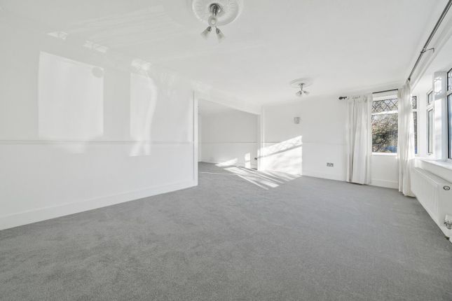25, Wylam, Bracknell photo 3