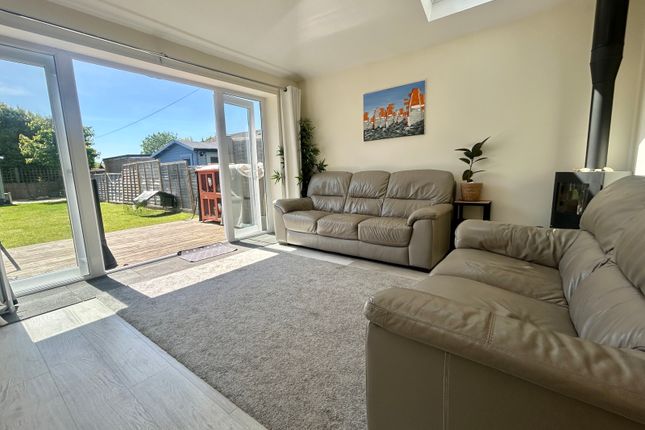 37, Third Avenue, Havant photo 5