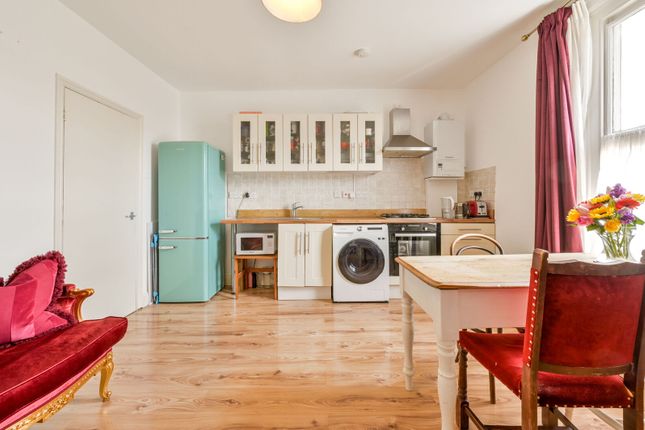 Coningham Road, Shepherd's Bush photo 2