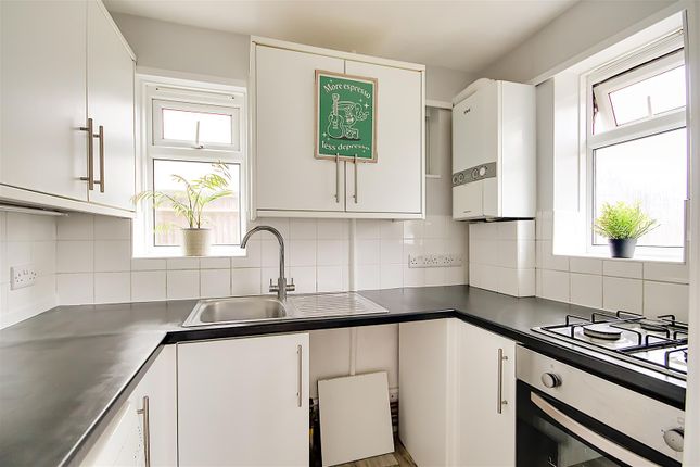 82B, Meadow Road, West Sussex photo 4