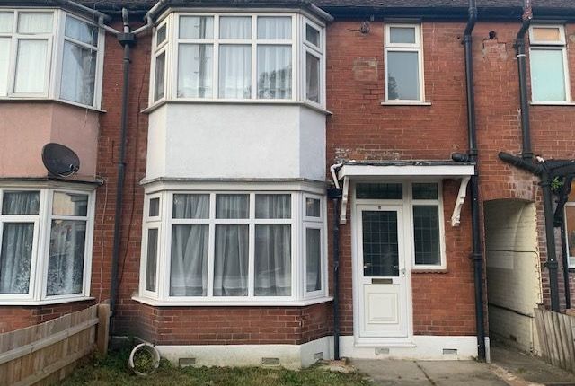 Thumbnail Terraced house to rent in Trinity Road, Luton