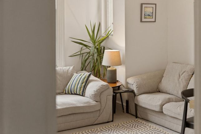 Flat 4, 53 Russell Terrace, Leamington Spa photo 4