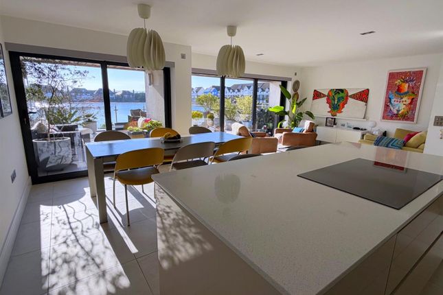 2, Port Moresby Place, Eastbourne photo 4