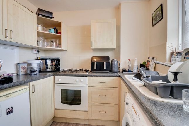 401, Longbanks, Harlow photo 5