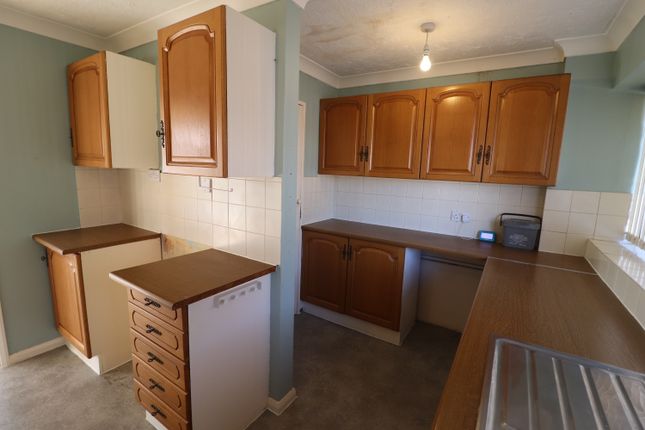 49, Basildon photo 3