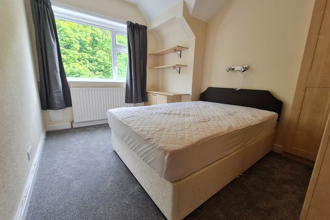 Flat to rent in Park Mount, Kirkstall, Leeds