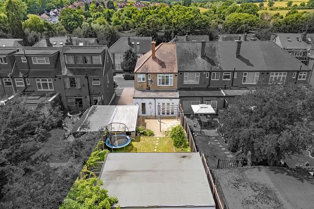 19, Windmill Gardens, Enfield photo 4