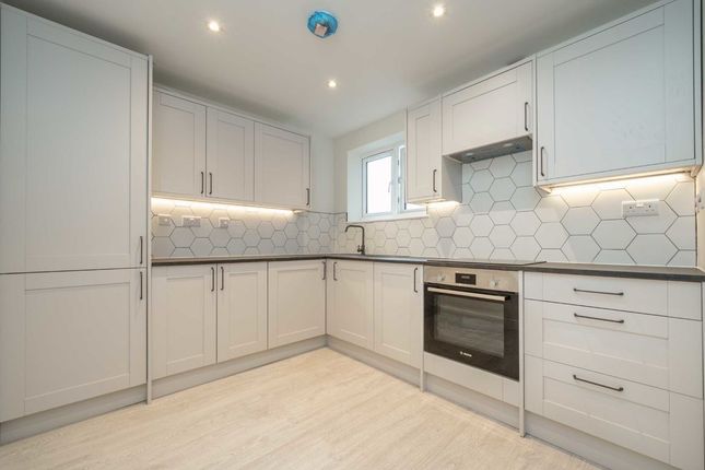 Flat for sale in Hanworth Road, Hounslow