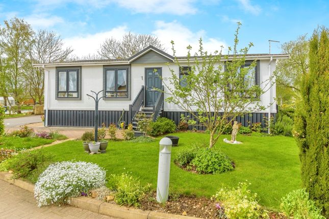 Mobile/park home for sale in Yarwell Mill, Yarwell, Peterborough