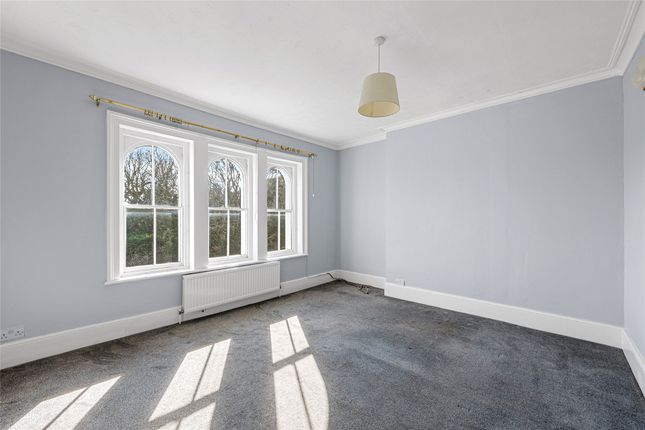 Flat 5, Kilmarnock, 30, Wray Park Road, Surrey photo 4